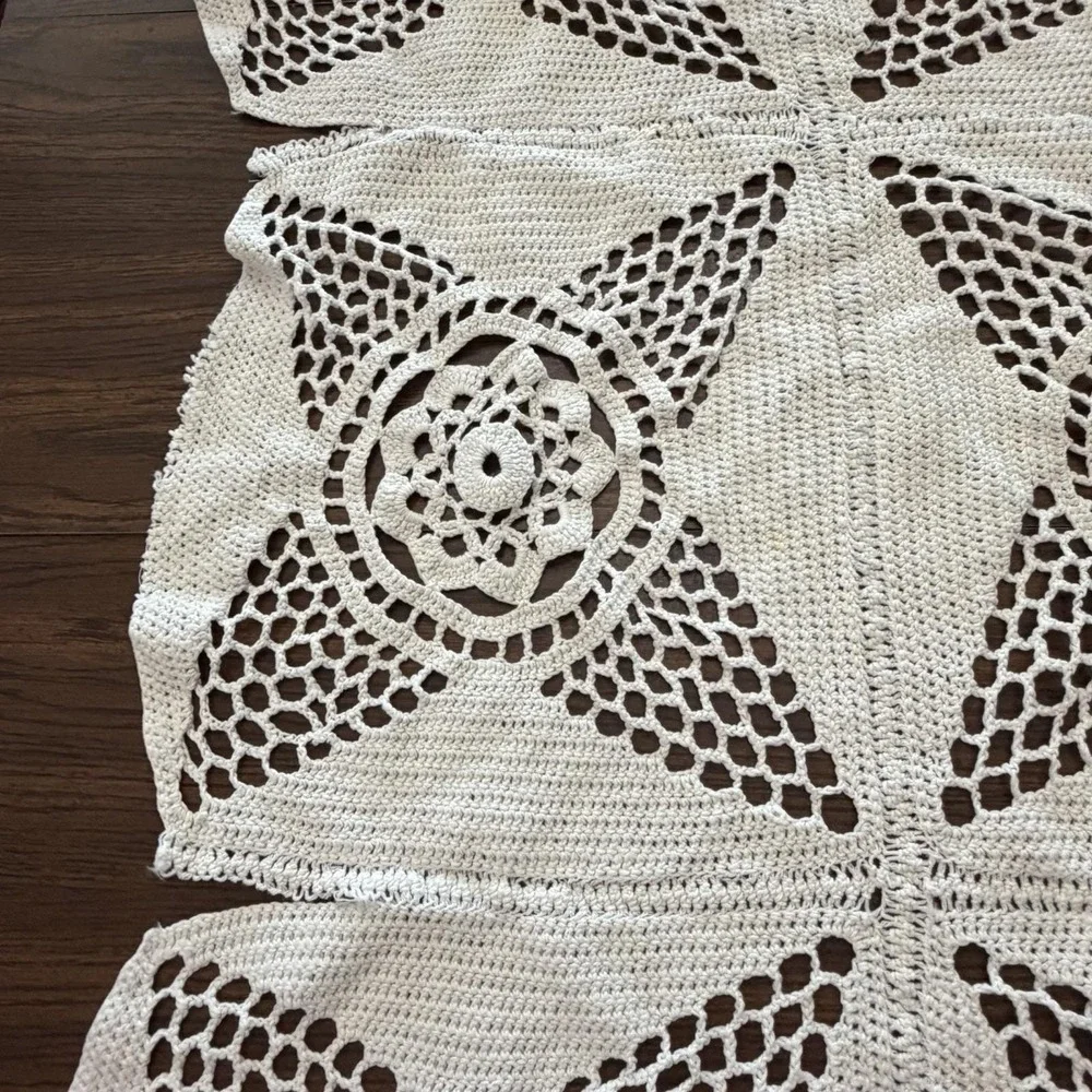 Vintage Handmade Crochet Table Topper 37x34 Floral Medallion Read Description